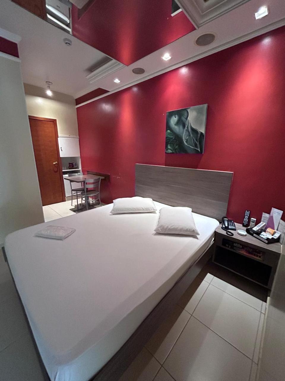 Alpha Motel Ампаро Екстериор снимка